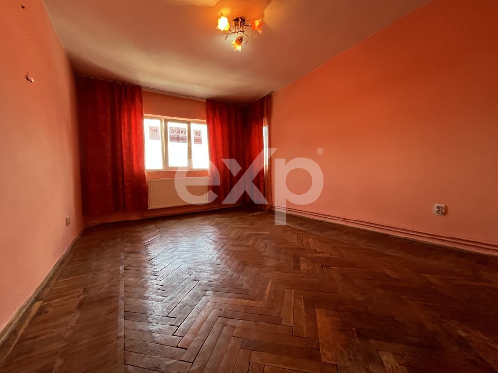 Apartament 3 camere dec 2 băi etajul 3 central Gaesti