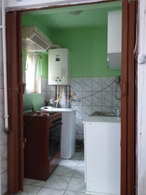 Garsoniera cu centrala etaj 3 zona Buziasului