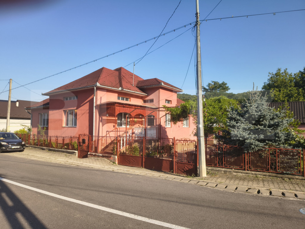 Casa de vanzare, 275 mp, teren de 1.325 mp, zona Vest