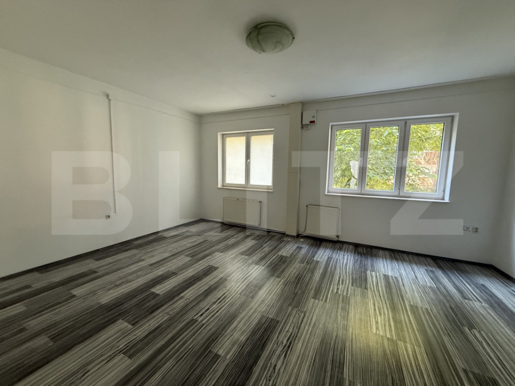 Casa cu 6 camere, 390 mp, Zona Semicentrală