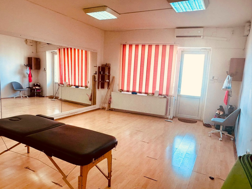 Spatiu comercial/birouri str. Fratii Golesti