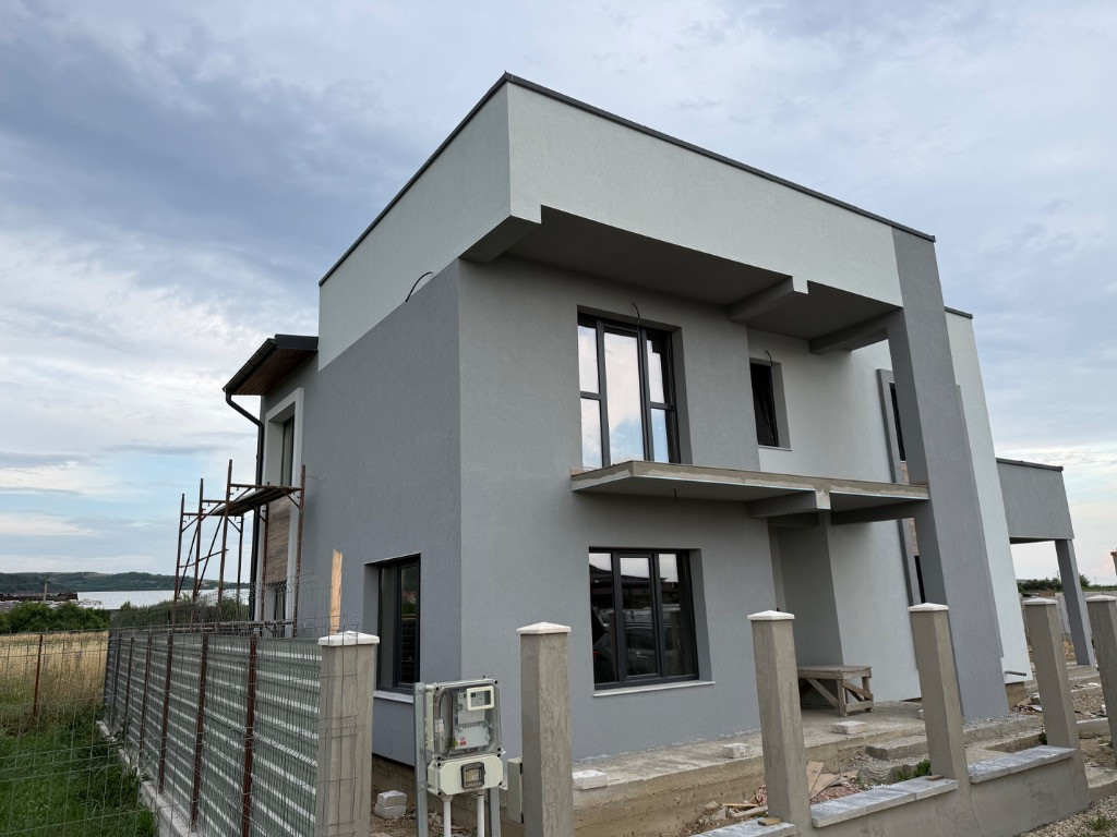 Casa P+1E +teren 500mp Stefanesti, Arges