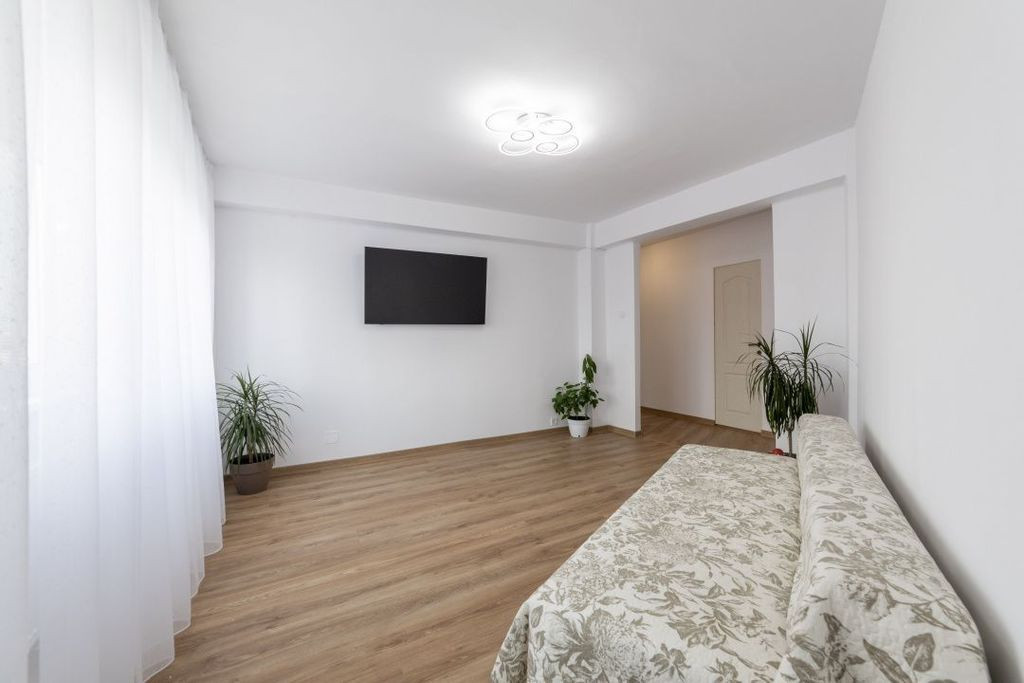 Apartament 3 camere decomandat | Cartier Banat | Str. Dr....