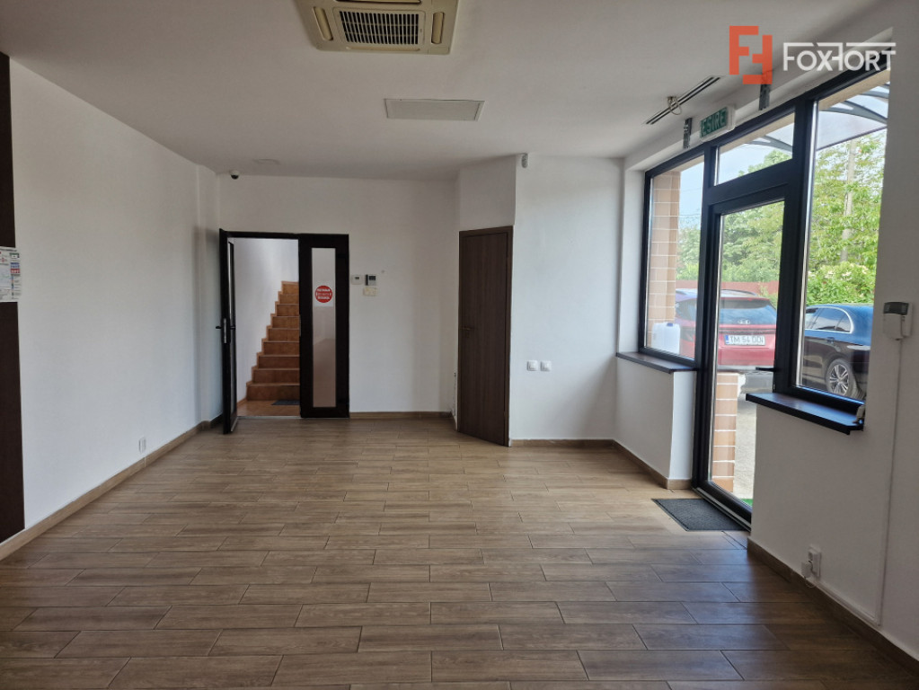 Spatiu comercial cu 16 incaperi - zona Mehala