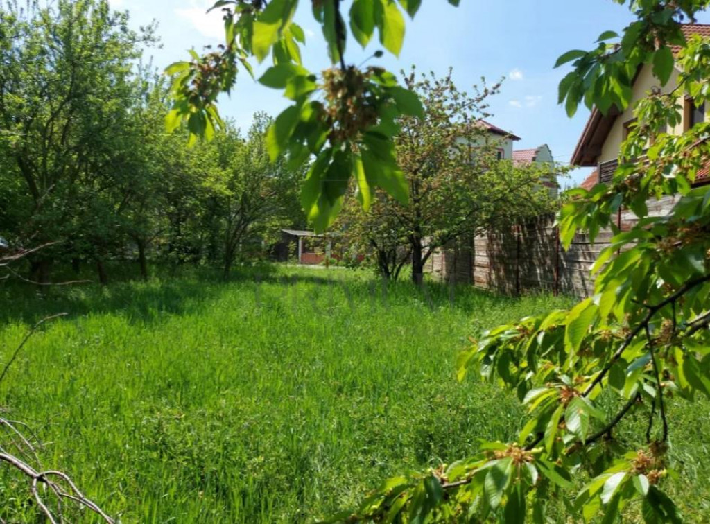 Teren - Plopi - Toate utilitatile - zona linistita