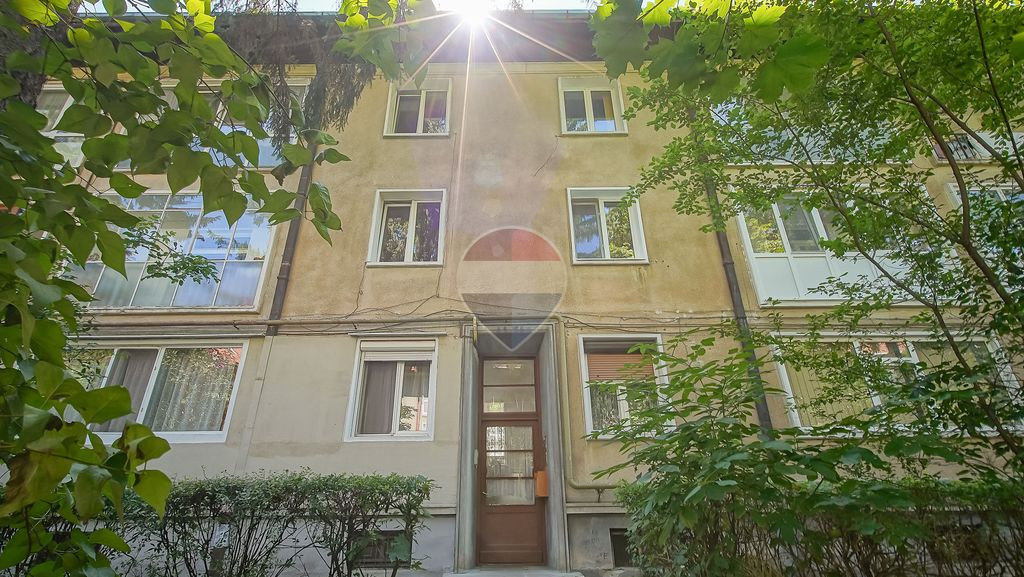 Apartament 2 camere decomandat, str. Crișana, langă Pia...