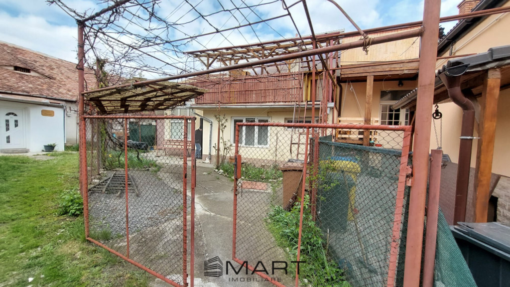 Casa cu teren 150 mp zona Lupeni
