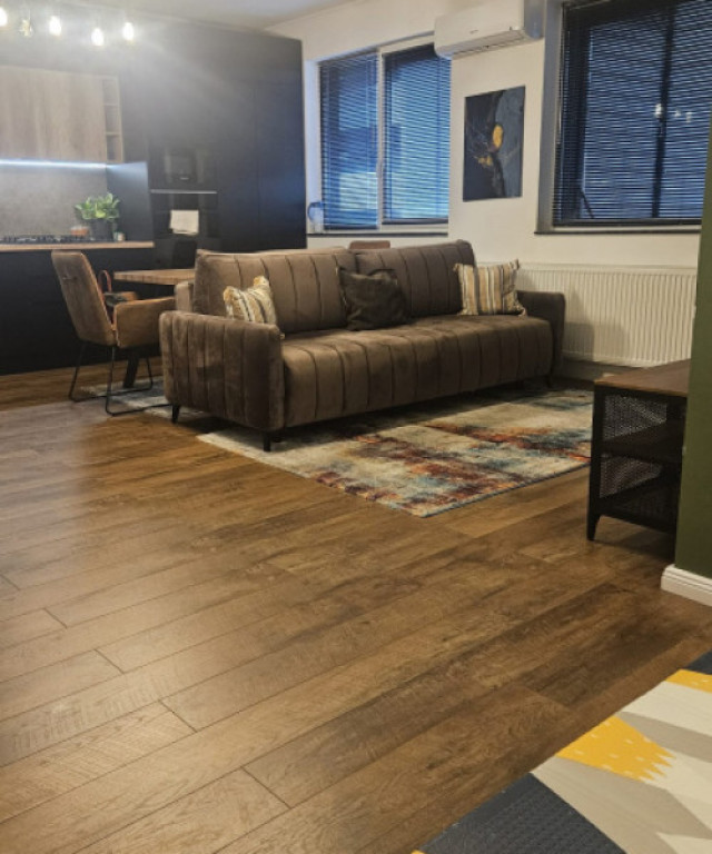 Vand apartament 3 camere 76mp+2 balcoane 8mp zona Parcului P