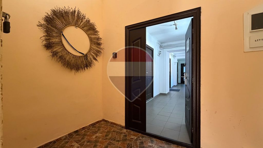 Spațiu pentru birouri în Piața Sfatului | 65 mp | Etaj 1