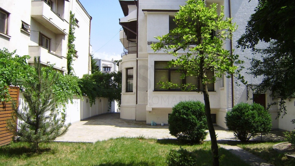APARTAMENT IN VILA l CURTE PROPRIE 300 MP l DORBANT l CAP...