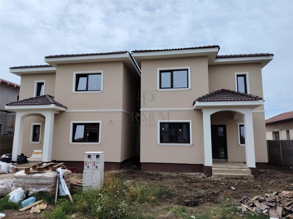 Duplex despartit prin C.T. - spatios - 5 camere - bucatarie