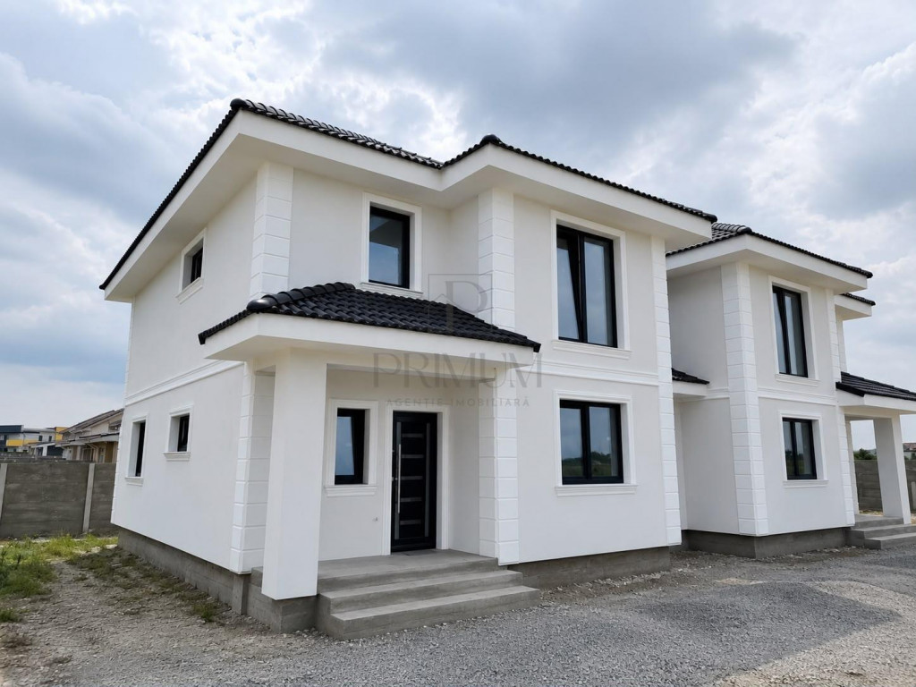 Duplex despartit prin C.T. - bucatarie inchisa - 130 mp util