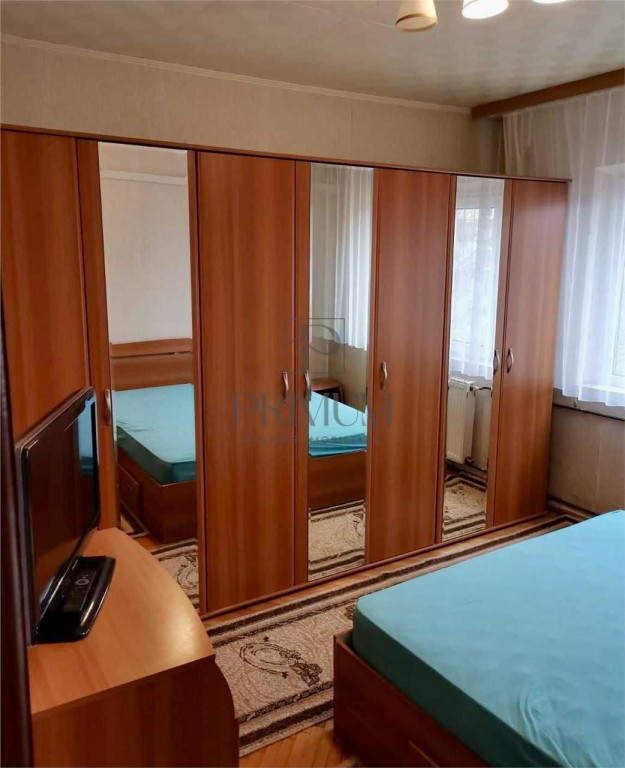 Apartament cu 2 camere, decomandat, etaj intermediar, zon...