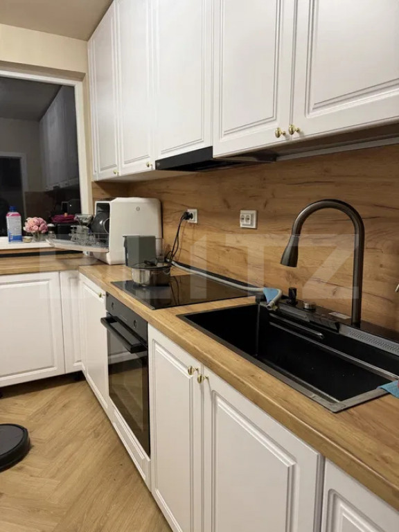 Apartament cu 3 camere de vanzare in Campina - Zona Centrala