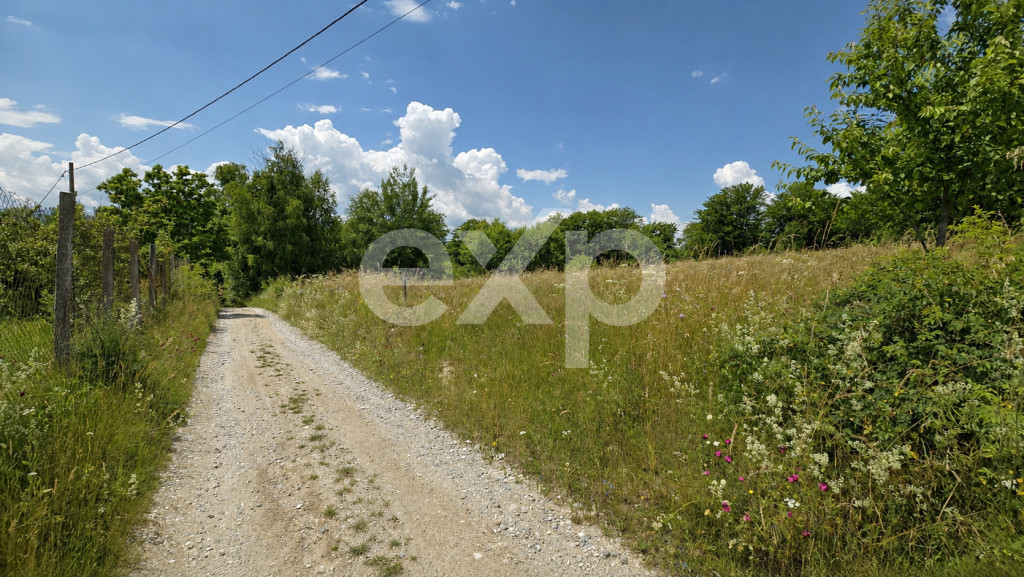 Teren cu potențial de dezvoltare imobiliară cu panoramă
