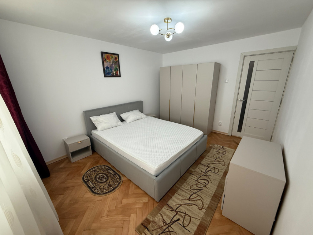 Apartament 3 camere, 50 mp, zona Valea Roșie