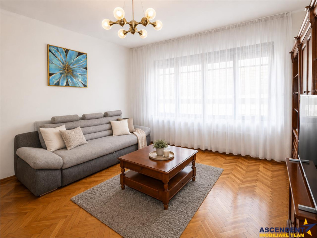 Resedinta luminoasa,farmec autentic,etaj 1, intimitate, acce