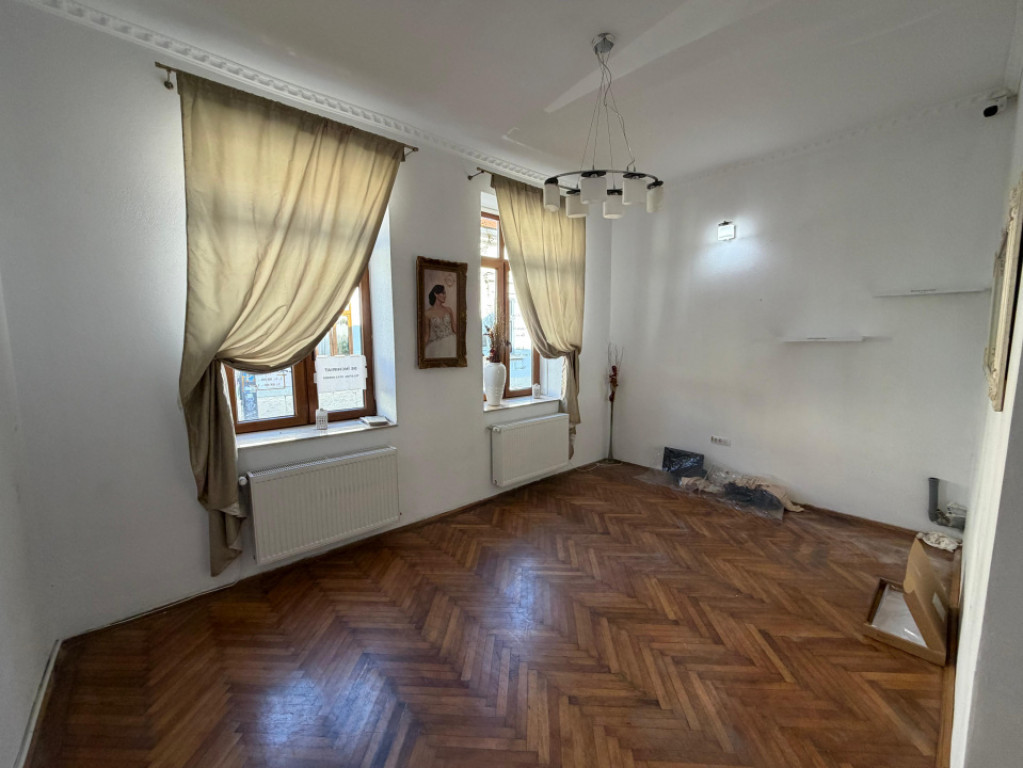 Spațiu comercial de închiriat, 170 mp, Centru