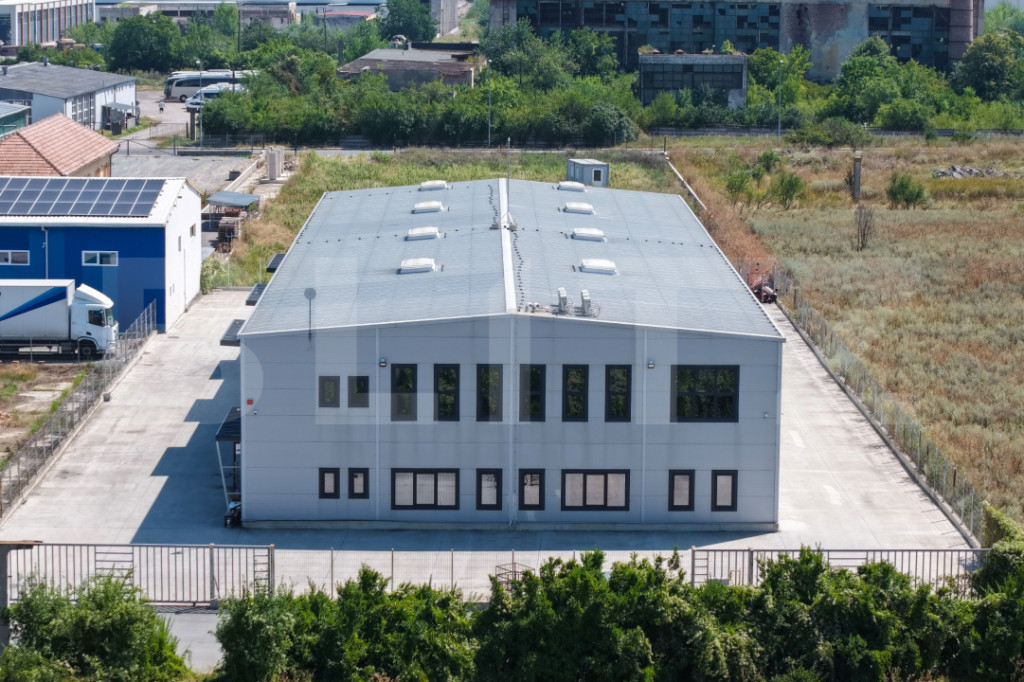 Hala cu cladire birouri, 955 mp, 2850 mp teren, Campia Turzi