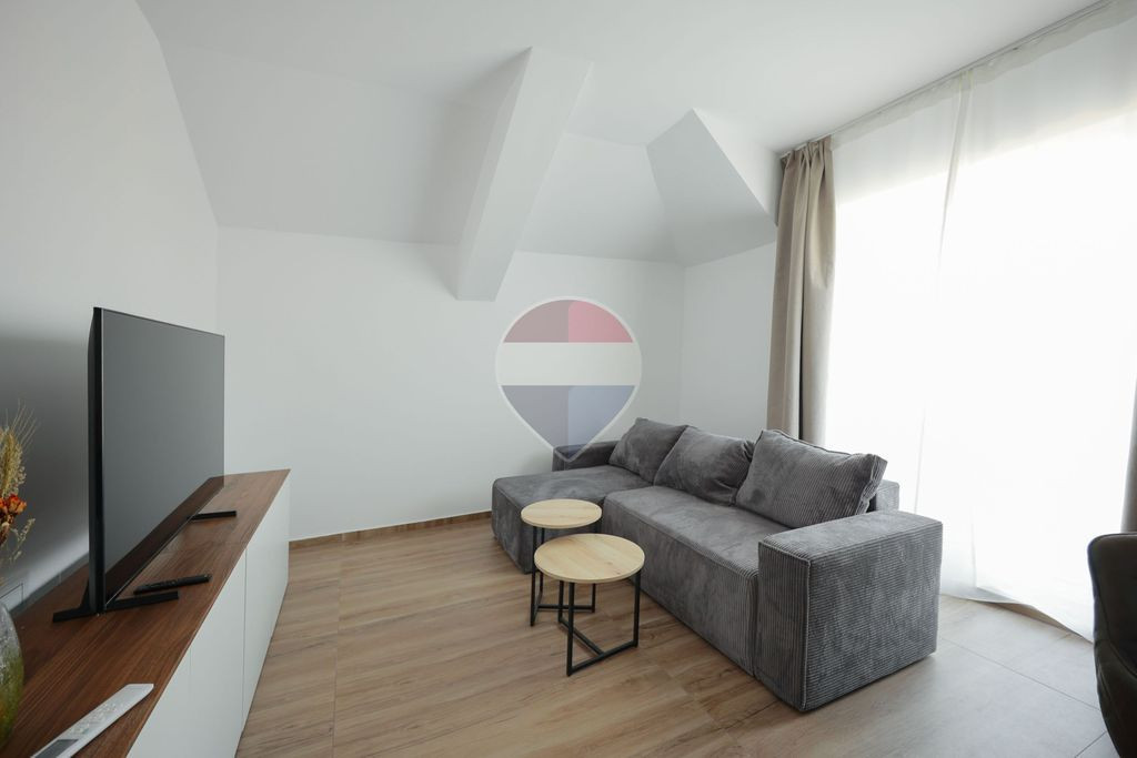 Apartament cu 2 camere de închiriat și loc de parcare, ...