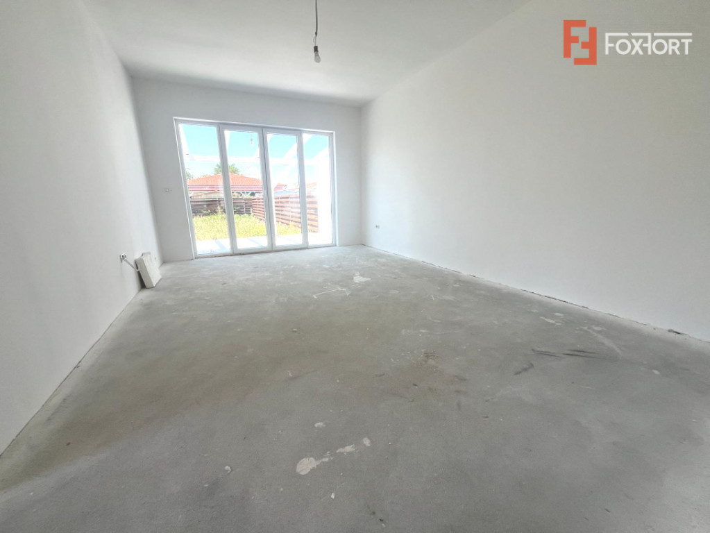 Duplex pe parter cu 4 camere si teren de 381 mp - zona Mosni