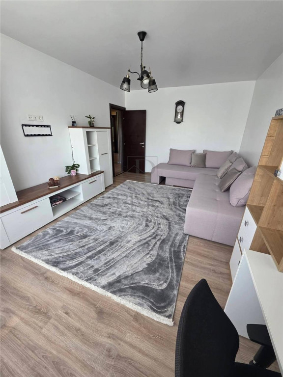 Apartament cu 3 camere, centrala proprie, zona Girocului