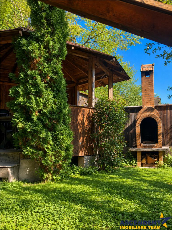 Apartament in casa, parcare in curte, foisor cu gratar, Cent
