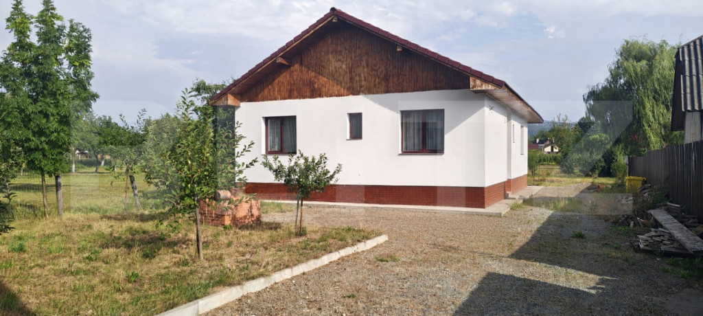 Casă individuală cu teren de 700 mp, la doar 18 km de Bist