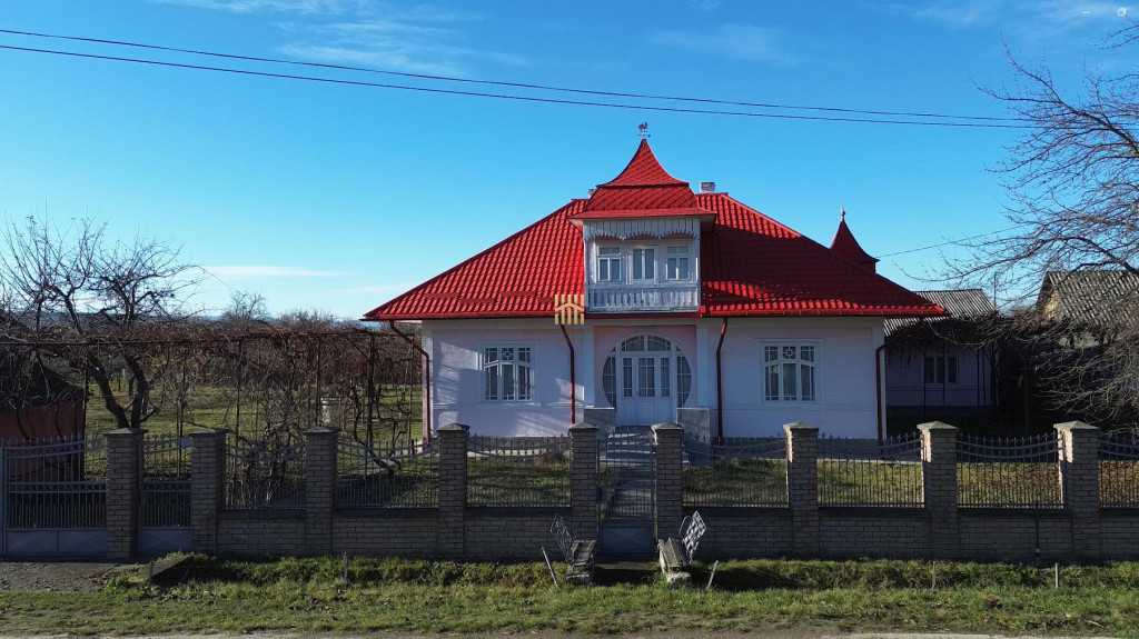 Cas#259; Tradi#539;ional#259; de V#226;nzare #238;n Bucovina