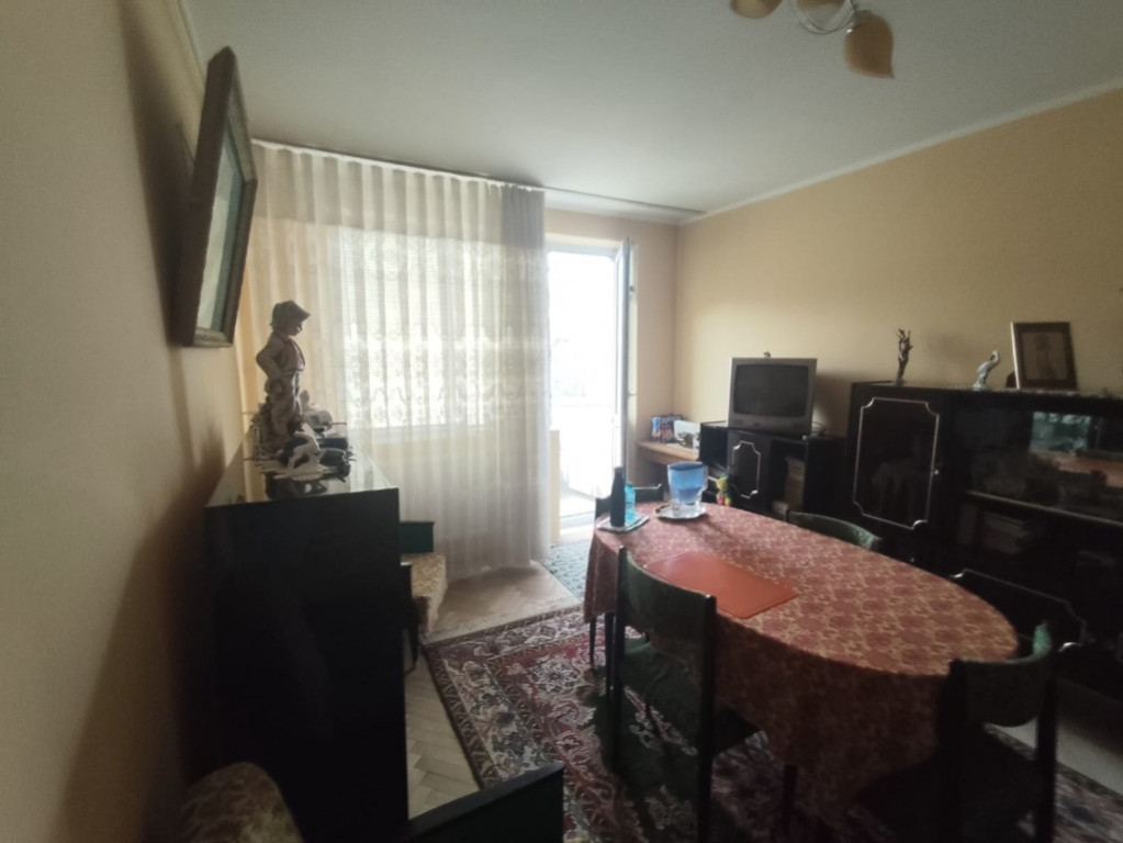 Medgidia vând apartament cu 2 camere, semidecomandat,Spitalului