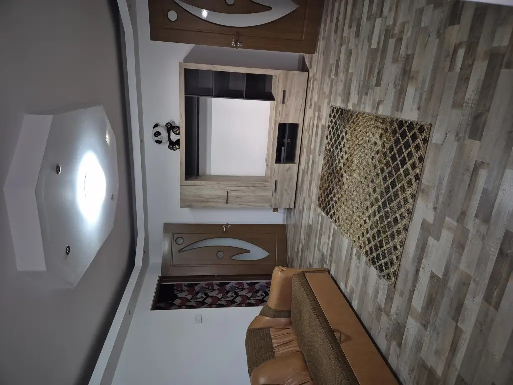 Închiriez apartament doua camere Brosteni