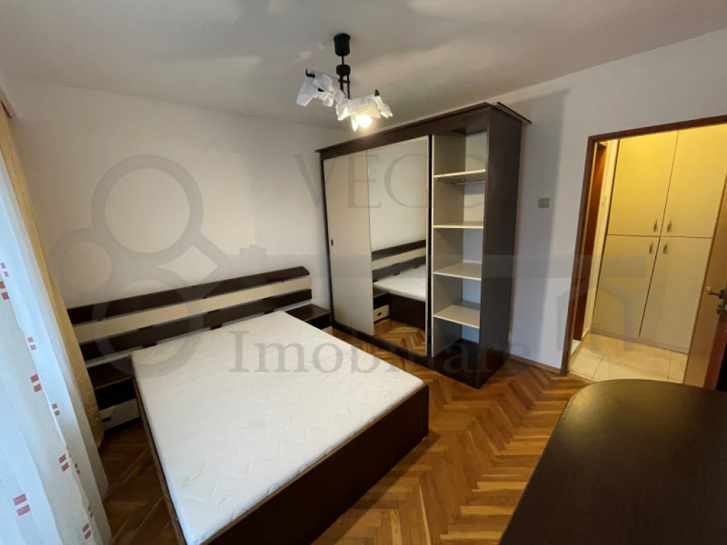 3 camere decomandate, 70 mp, 2 balcoane, 2 bai, in Mărășt