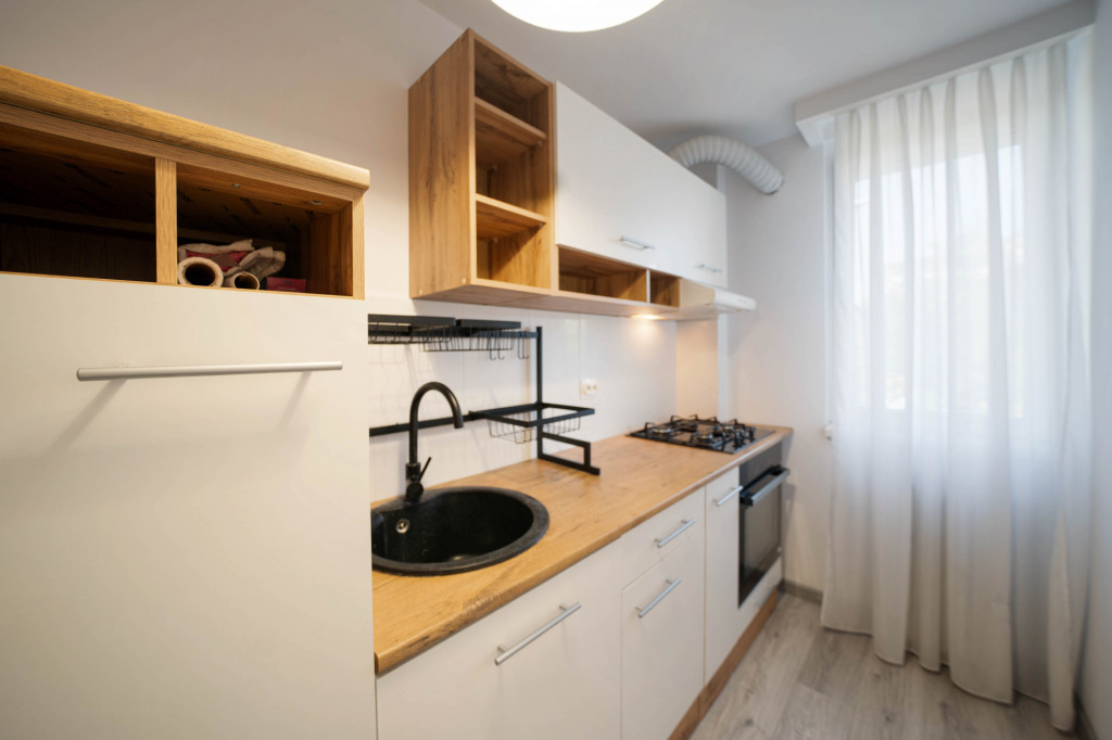 Bloc reabilitat*65 mp*etaj 2*2 balcoane*boxă proprie*Spital