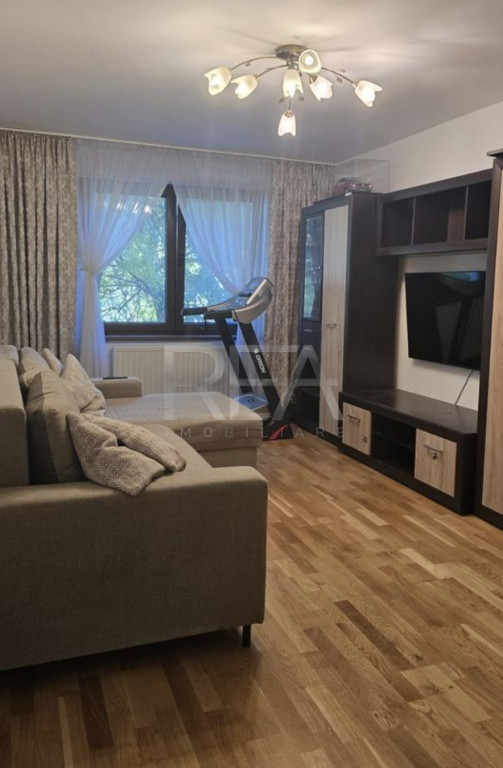 4 camere, et 3/8, anvelopat, CENTRALA, 89mp-Crangasi