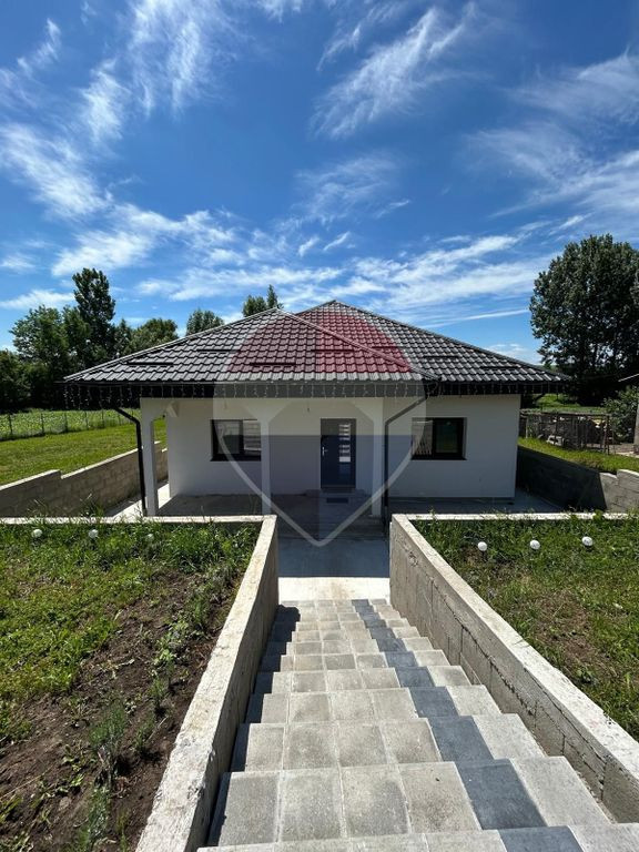 CASĂ NOU-CONSTRUITĂ 2023 · COMPLET MOBILATĂ · TEREN ...