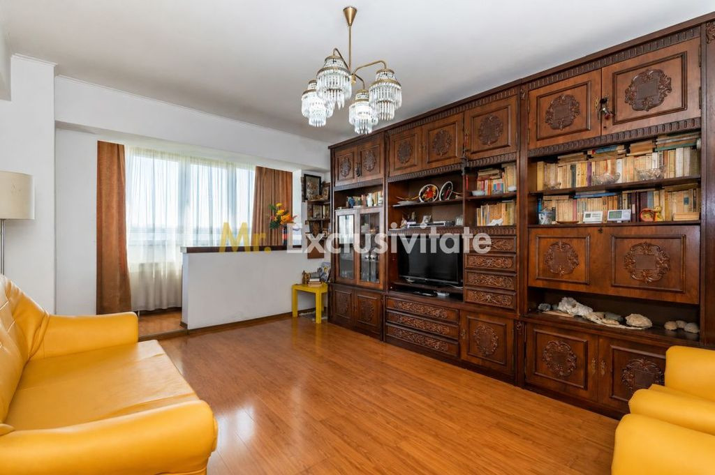 Apartament ultracentral Pitesti cu vedere panoramică –...