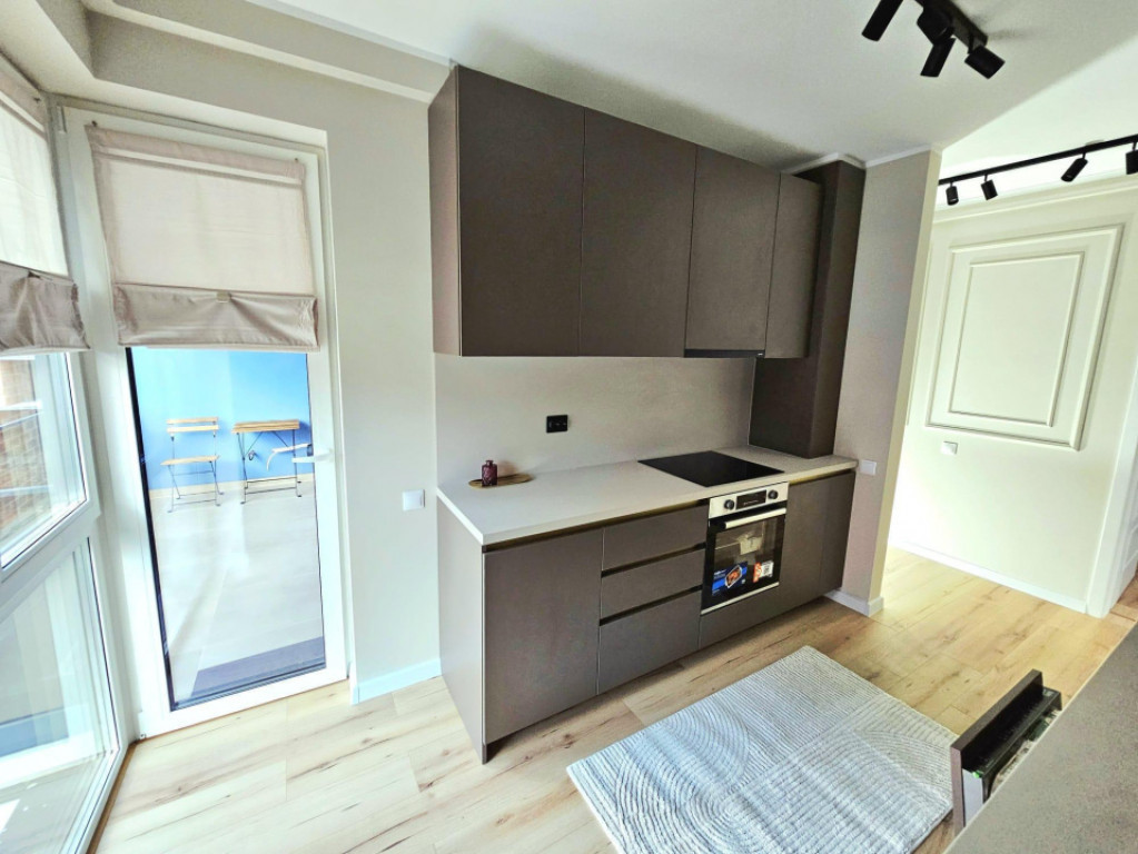 Apartament 3 camere 64 mp + logie 8 mp Floresit zona Tineret