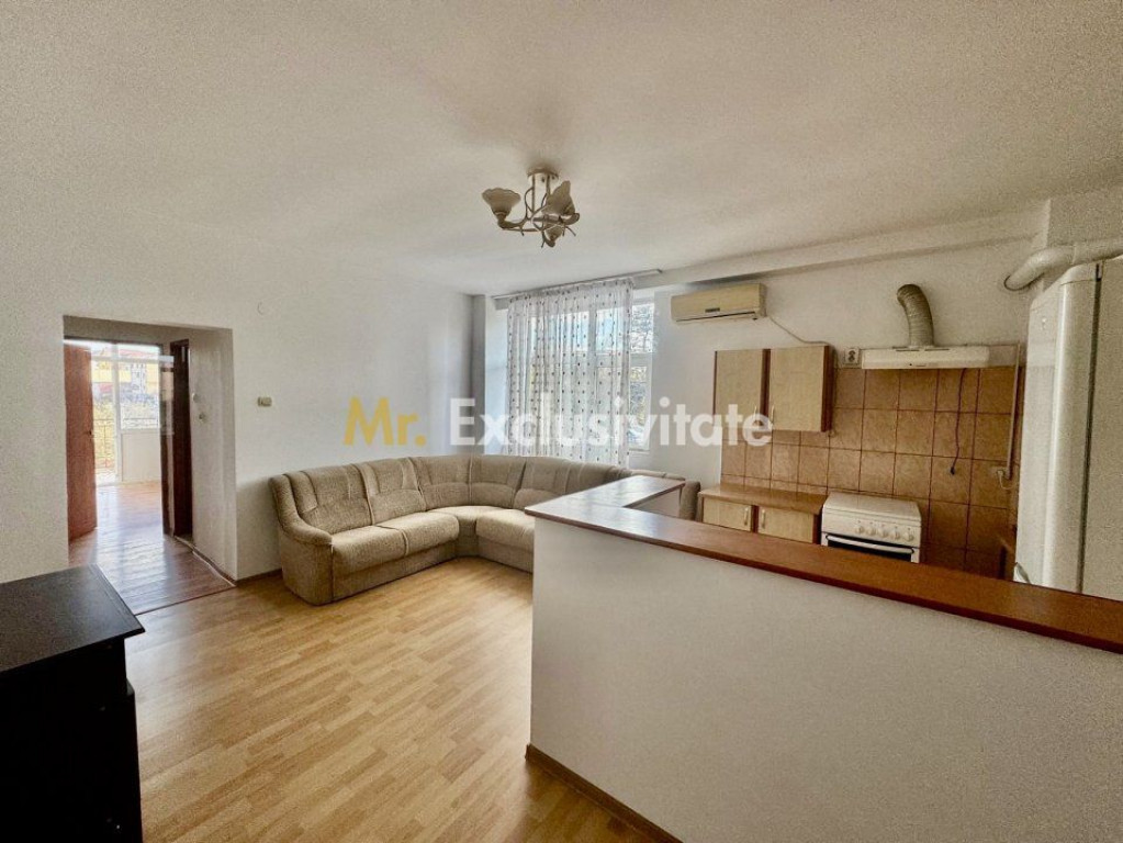 Apartament 2 camere, etaj 3, zona Teilor