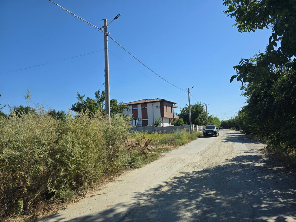 Vanzari terenuri in Lazu
