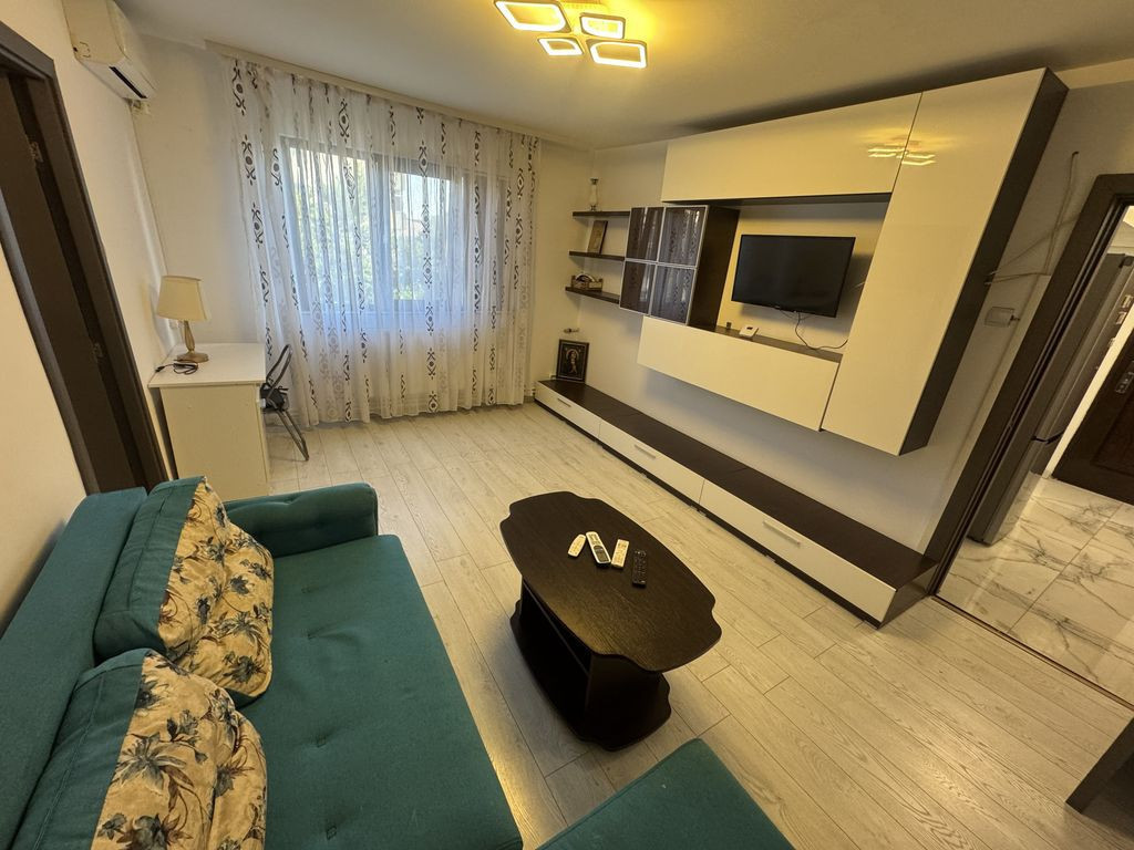 Apartament 2 camere zona Casa de Cultură cu Centrală ș...