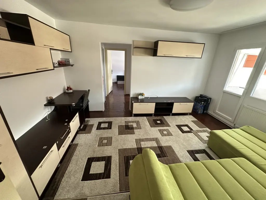 Vand apartament 2 camere semidecomandat