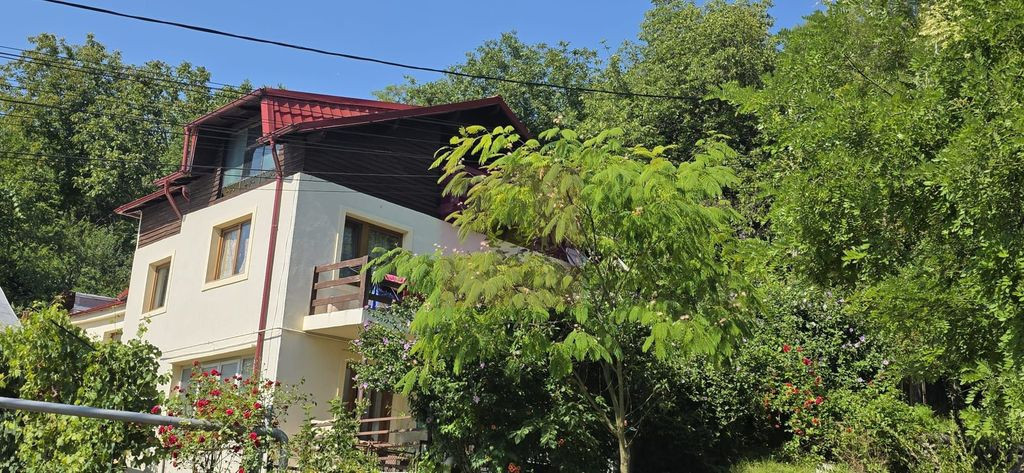 Casa cu 4 camere de vanzare in Campina