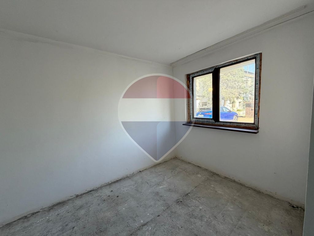 Apartament de renovat cu 3 camere de vânzare in Marasesti