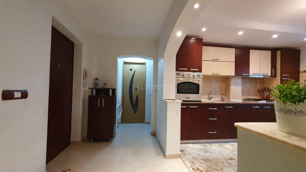 Apartament Cu 3 Camere Semidecomandate Etaj 2 George Enescu