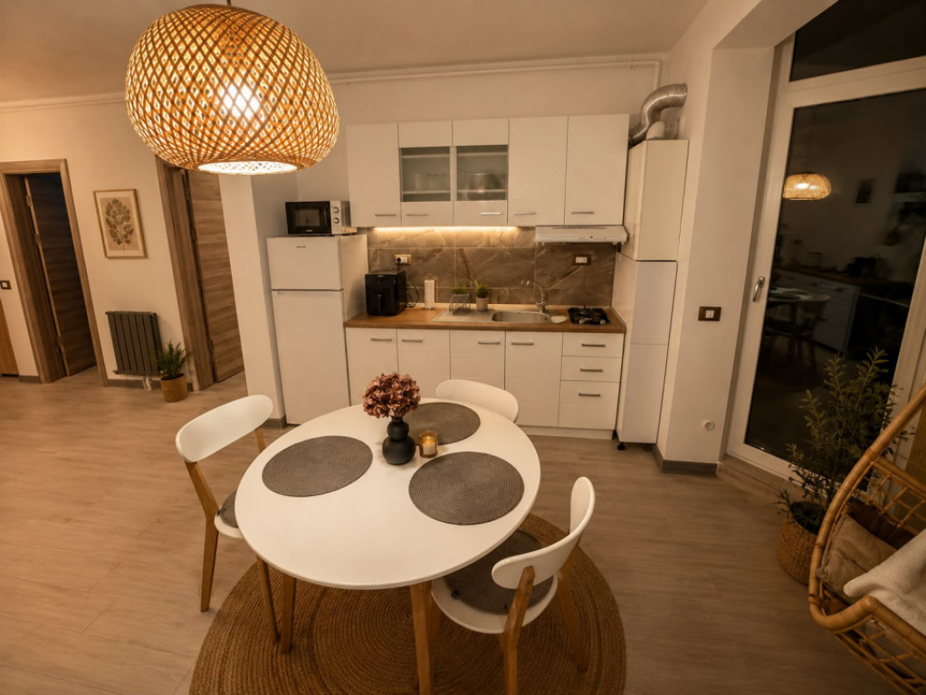 Mamaia Nord | 2 camere de inchiriat cu balcon | Etaj 3 | Apr