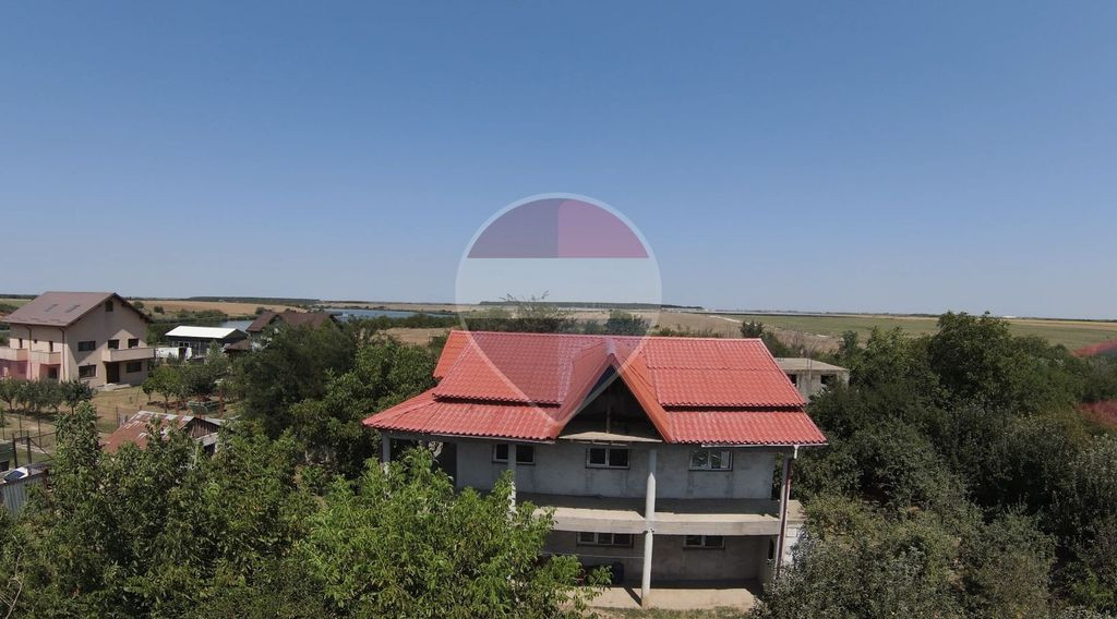 DE VANZARE Casă cu livadă lângă Lacul Făcău 30 min ...
