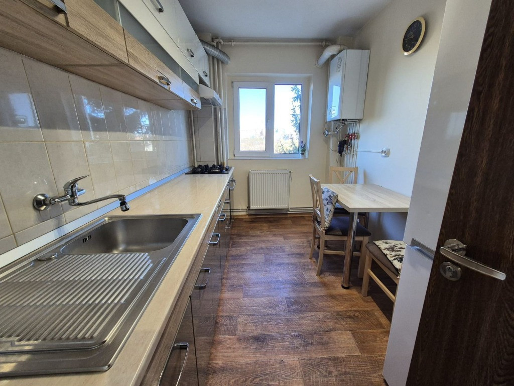 Inchiriez apartament 2 camere Strada Toamnei zona Centru Civic