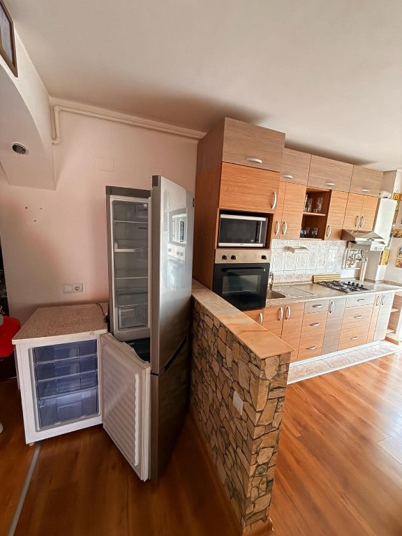 Apartament de 2 camere zona Tractorul,