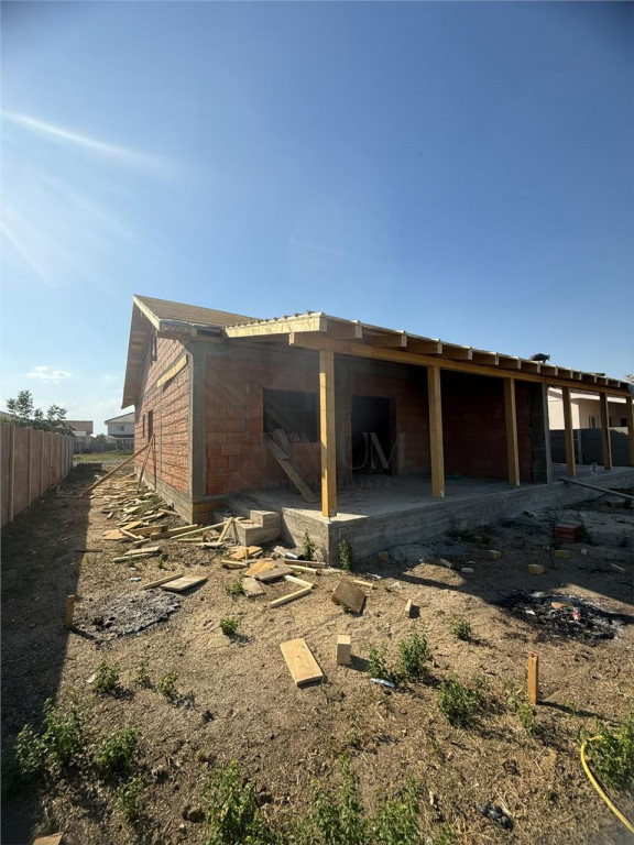 0 Comision - Mosnita -1/2 duplex pe parter