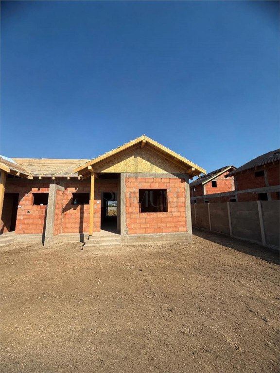 0 Comision - Mosnita -1/2 duplex pe parter